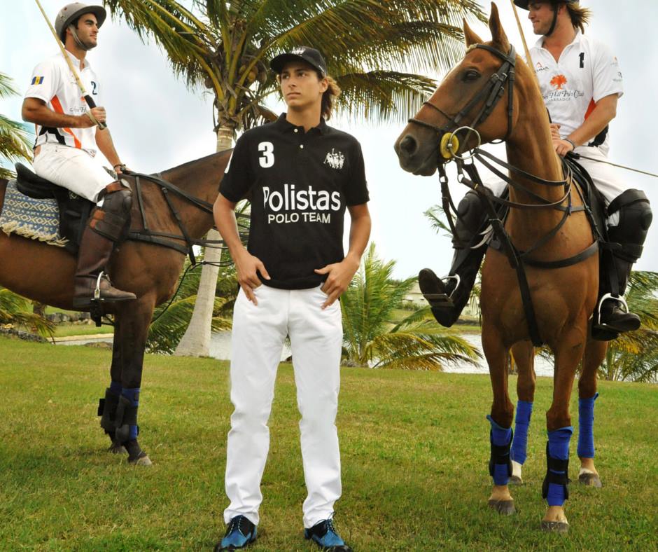 Authentic polo shirt on the field — Polistas
